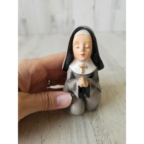 nun religious praying vintage statue figurine rosary - Picture 5 of 7
